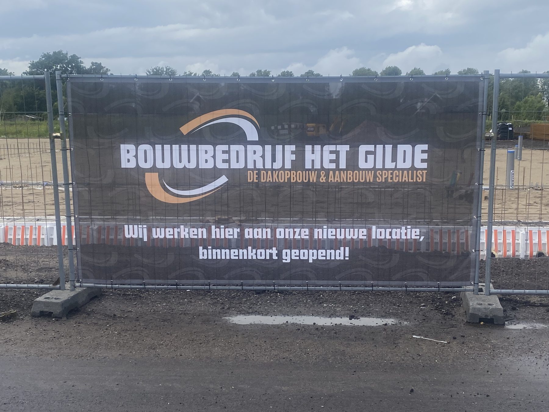 Bouwbord van Bouwbedrijf het Gilde op de locatie